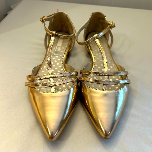 Boden Gold Flat Size 39/8 1/2 - Picture 1 of 11